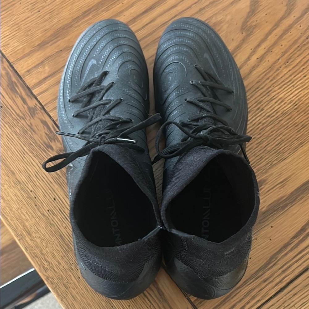 Nike Black Athletic Shoes Low-Top Minimalist Design/8